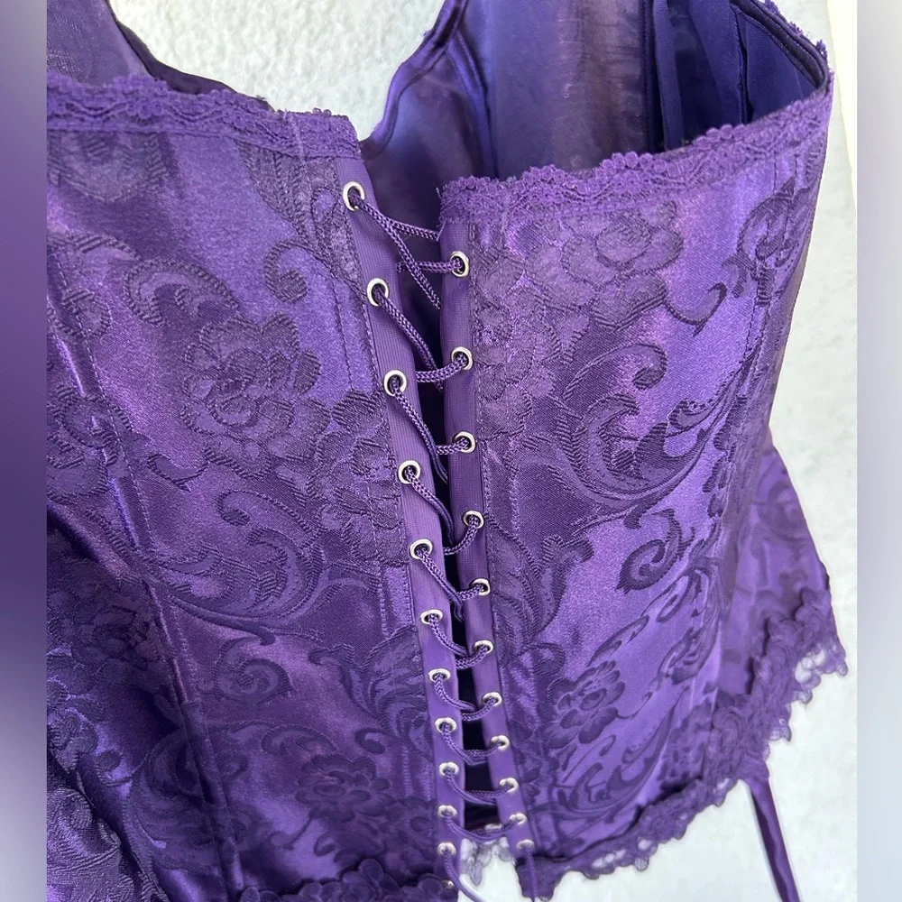 VTG Frederick’s of Hollywood Purple Satin Lace Up Corset Halter Garter Size 44